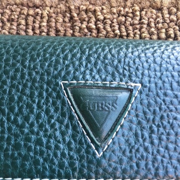 *Vintage* GUESS emerald green leather wallet - Picture 2 of 5